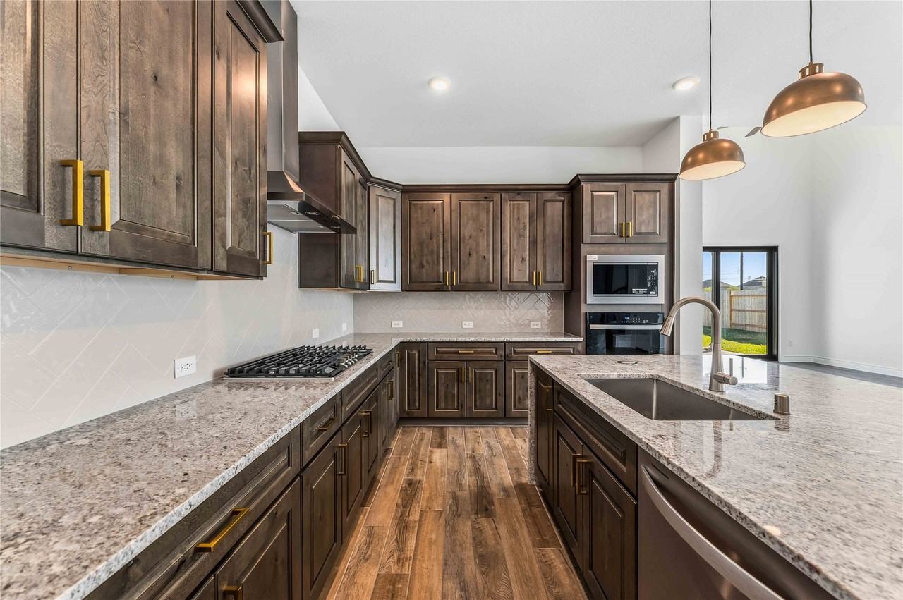 3710 Highcliffe Dr #3710 - Photo 7 of 37