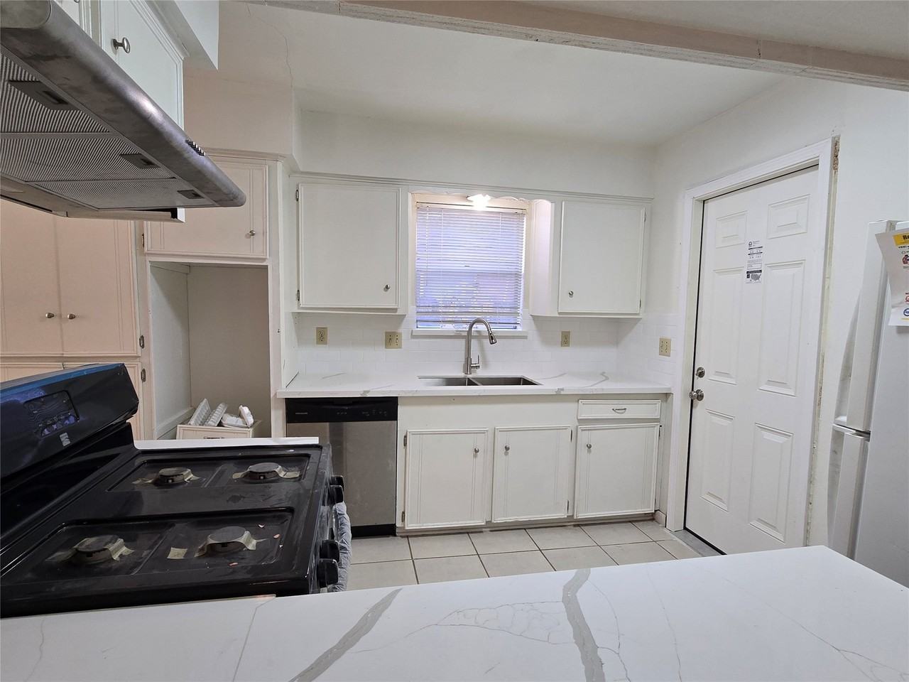 11931 Tanager St #11931 - Photo 4 of 19