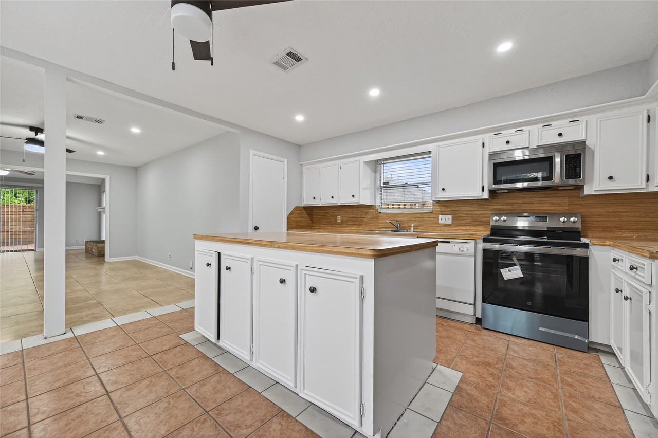 6102 Crakston St #6102 - Photo 5 of 44