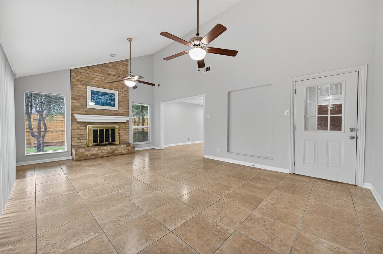 6102 Crakston St #6102 - Photo 6 of 44