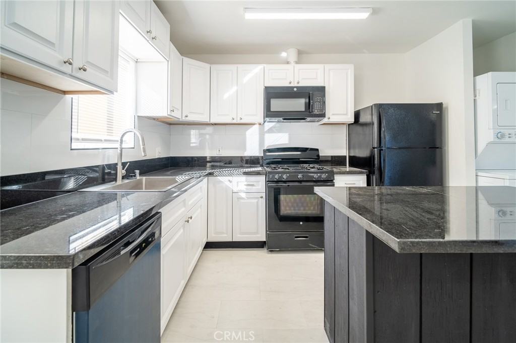 2370 Pine Ave #2370 - Photo 2 of 23