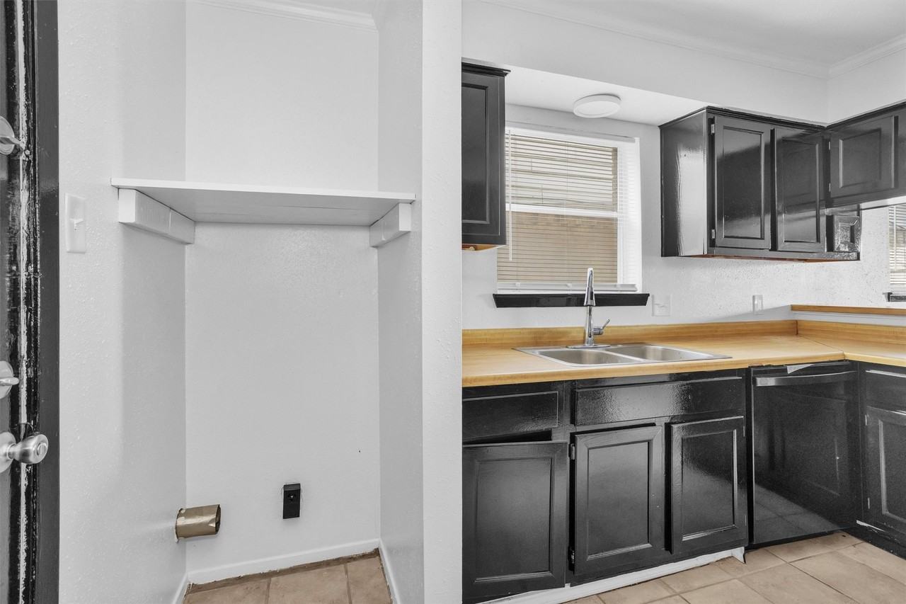 1035 Lovett St #1035-1035 - Photo 4 of 14