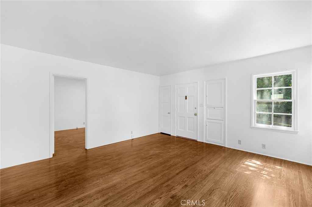 1367 N Mentor Ave #1367 - Photo 3 of 18