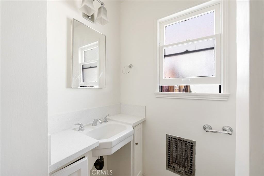 1367 N Mentor Ave #1367 - Photo 4 of 18