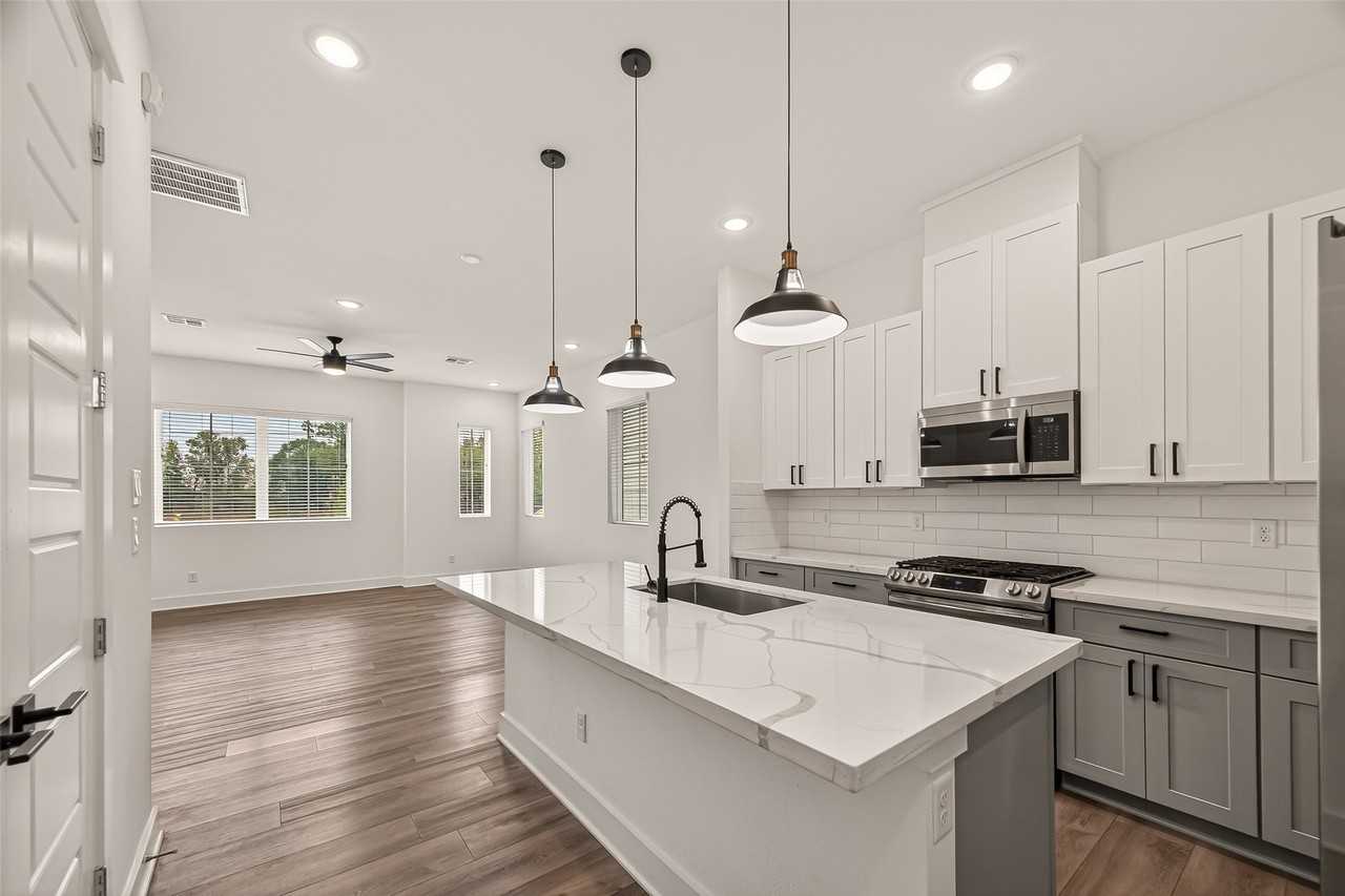 1406 Mansfield St #1406 - Photo 4 of 37