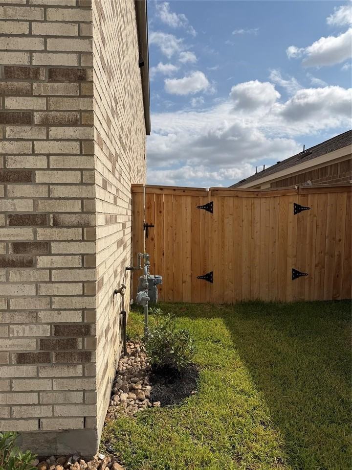 16718 Spotted Oak Dr #16718 - Photo 7 of 31