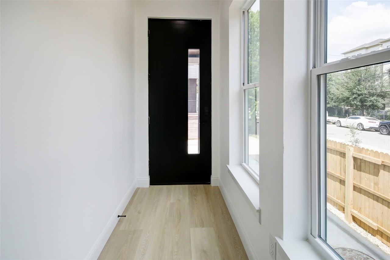 1214 W 24th St #1214A - Photo 2 of 45