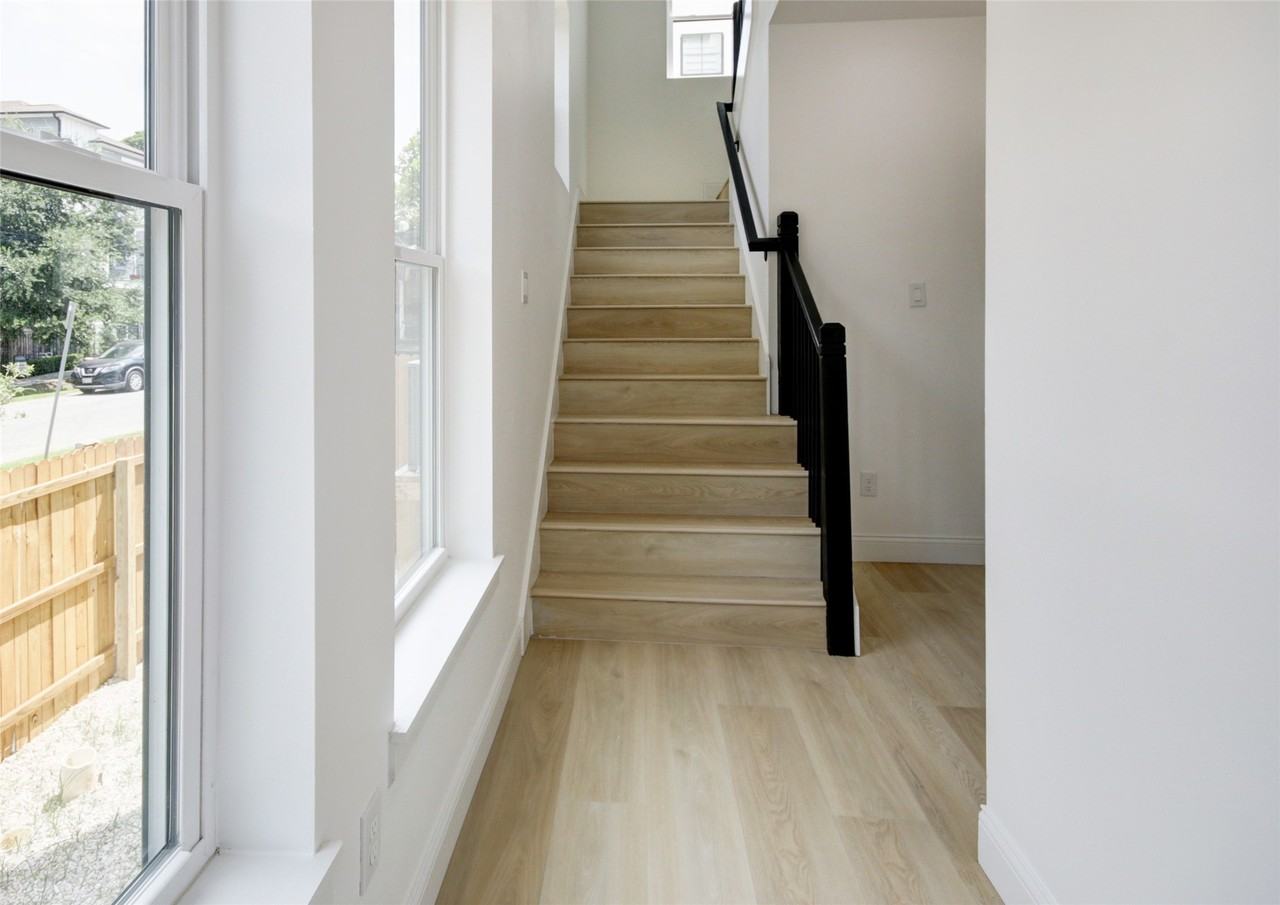 1214 W 24th St #1214A - Photo 3 of 45