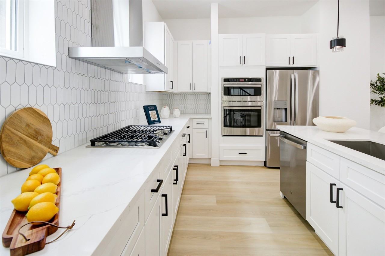 1214 W 24th St #1214A - Photo 4 of 45