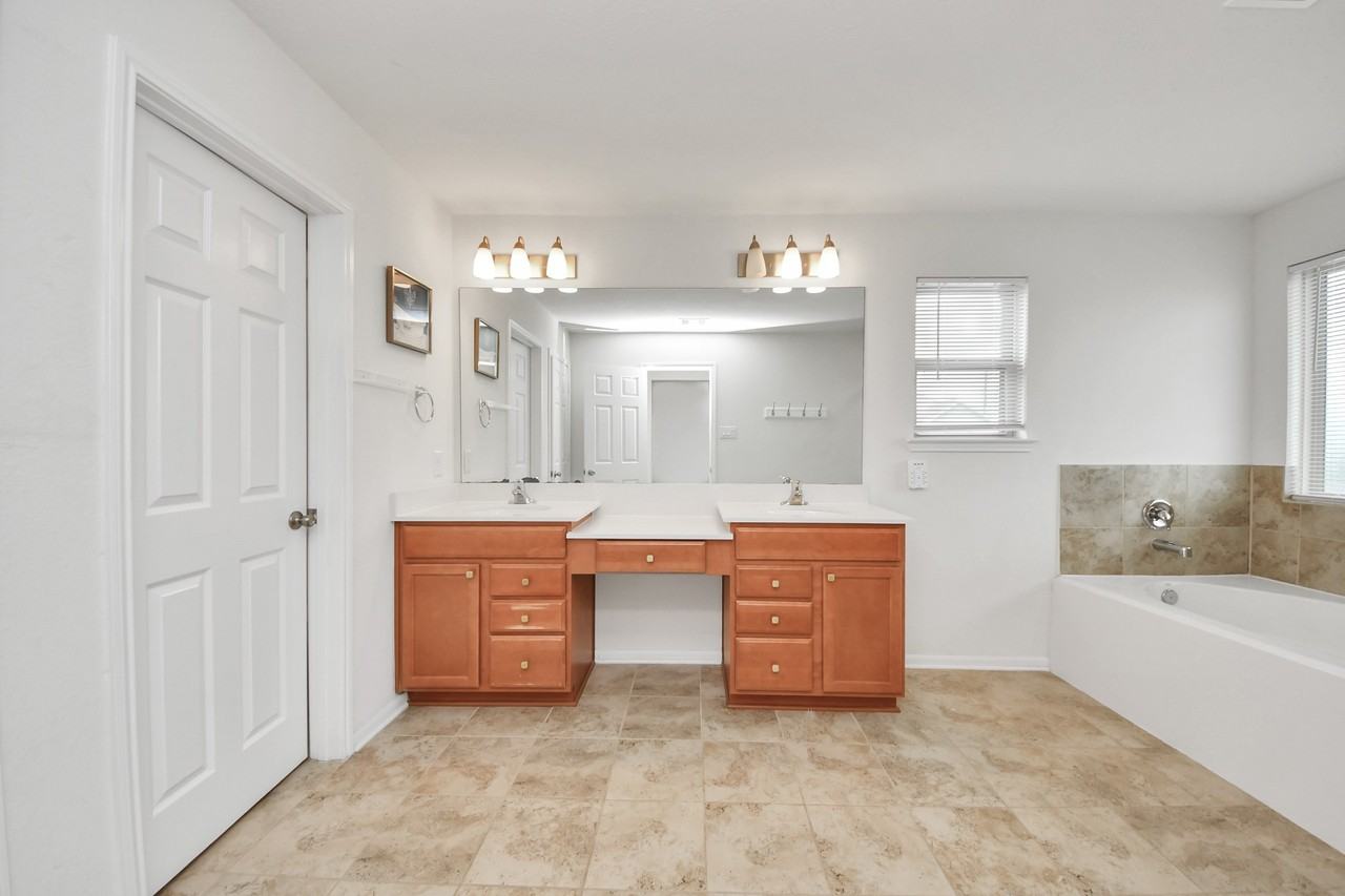 25430 King Reyes St #25430 - Photo 4 of 28