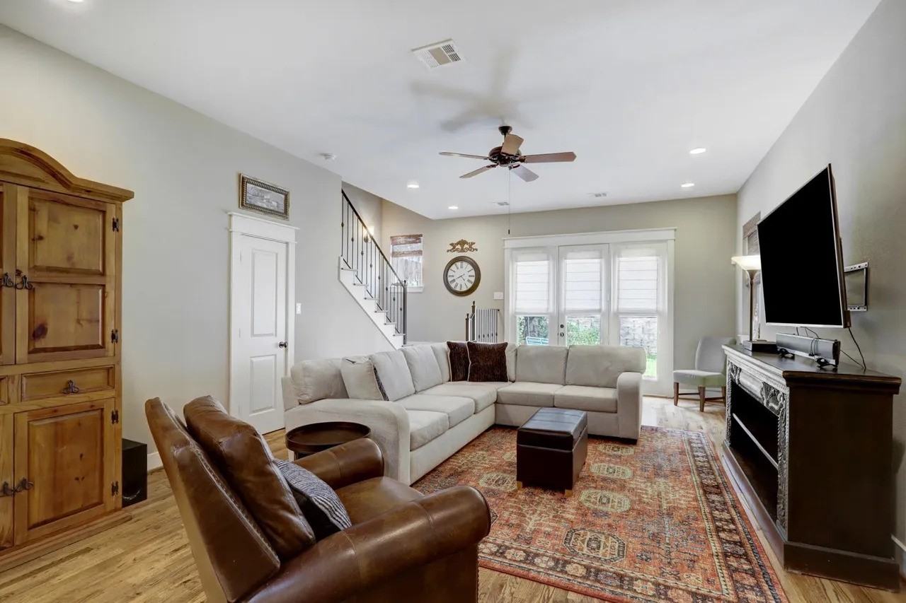 4410 Dickson St #4410 - Photo 7 of 17