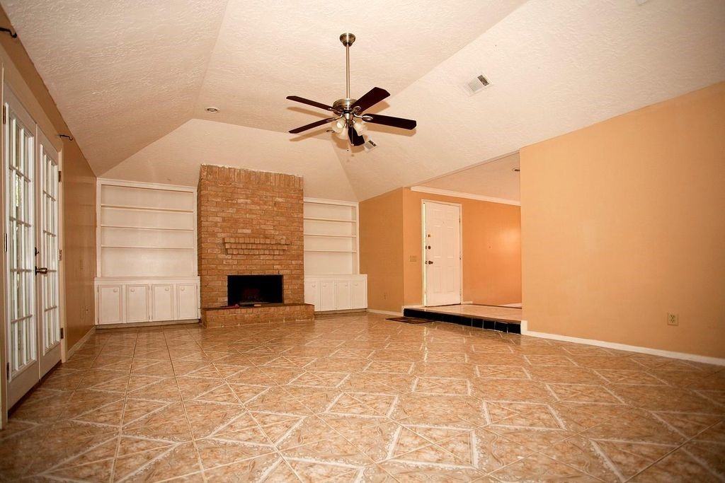 6318 Crakston St #6318 - Photo 3 of 17