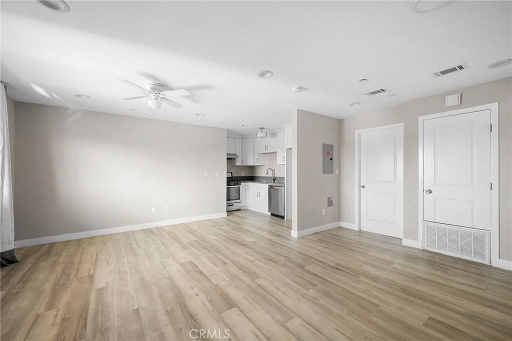 11731 Runnymede St #11731-3 - Photo 5 of 18