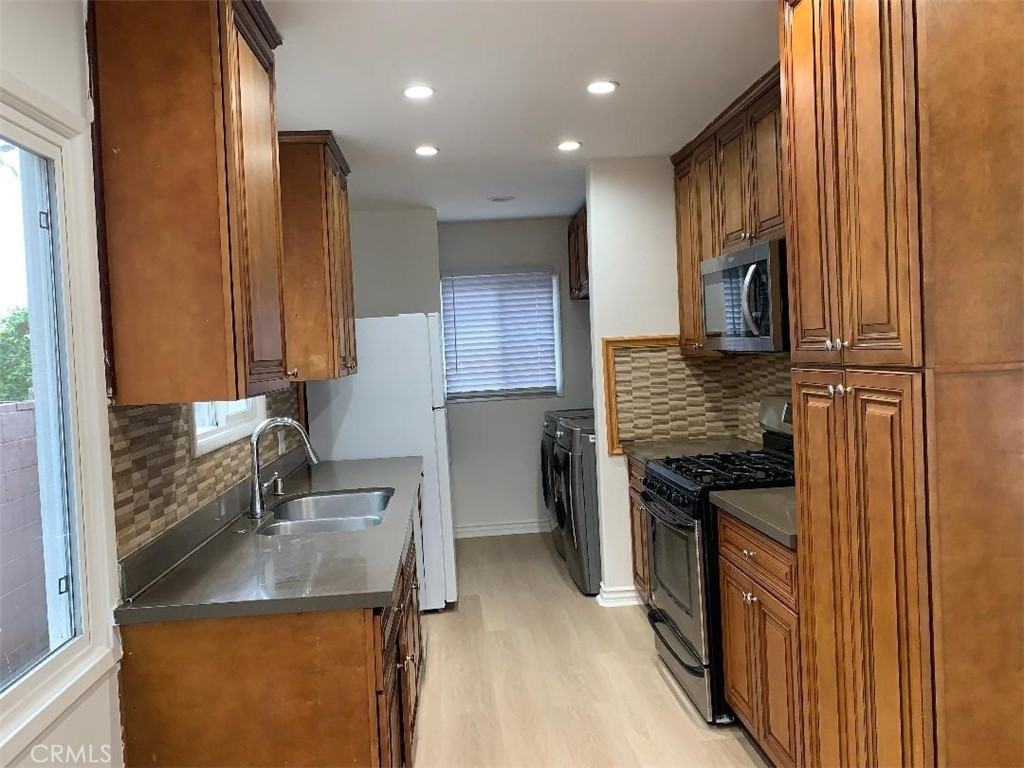 18233 Welby Way #18233 - Photo 6 of 15