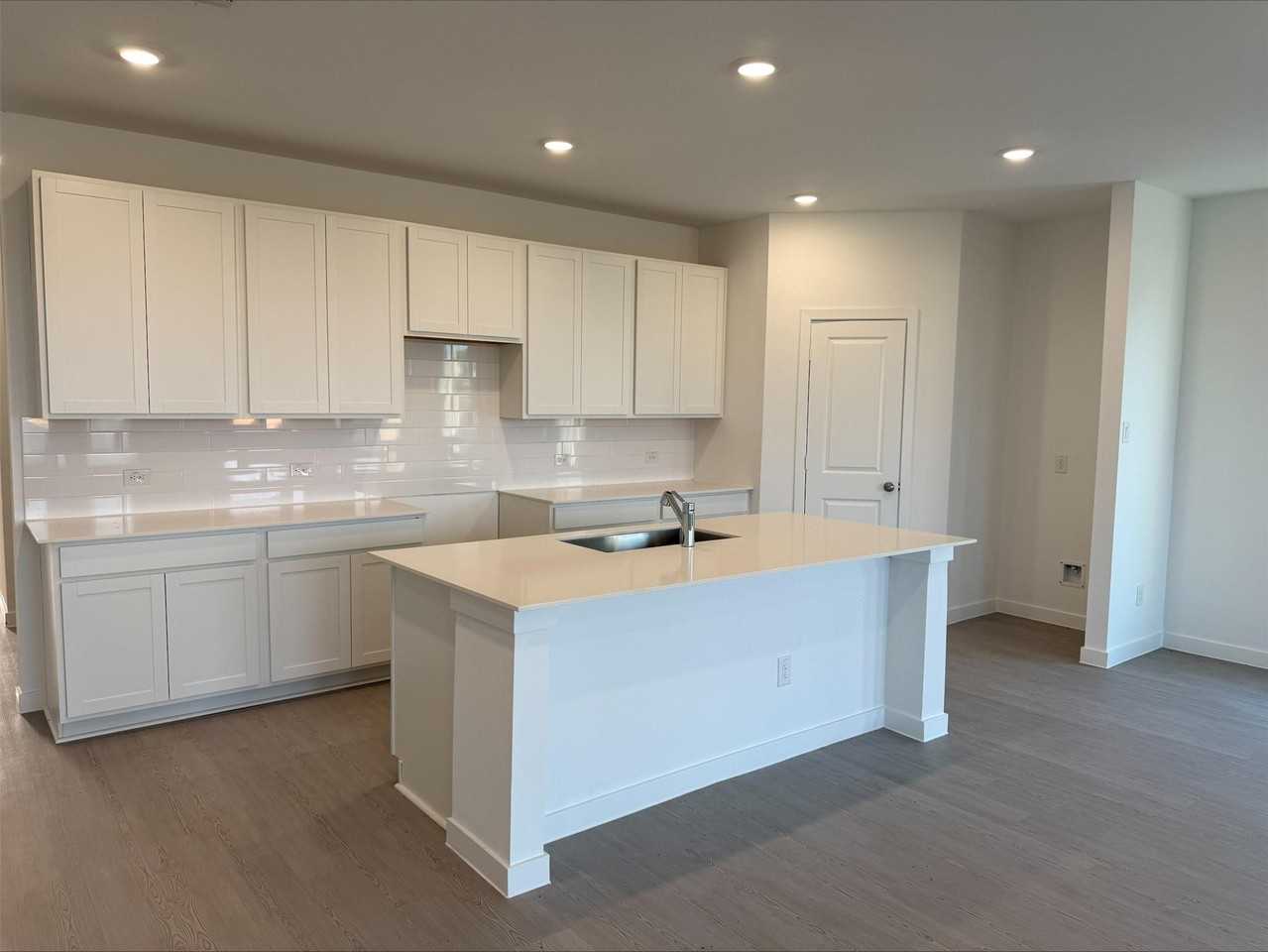 6427 Seafoam Lake Dr #6427 - Photo 5 of 44