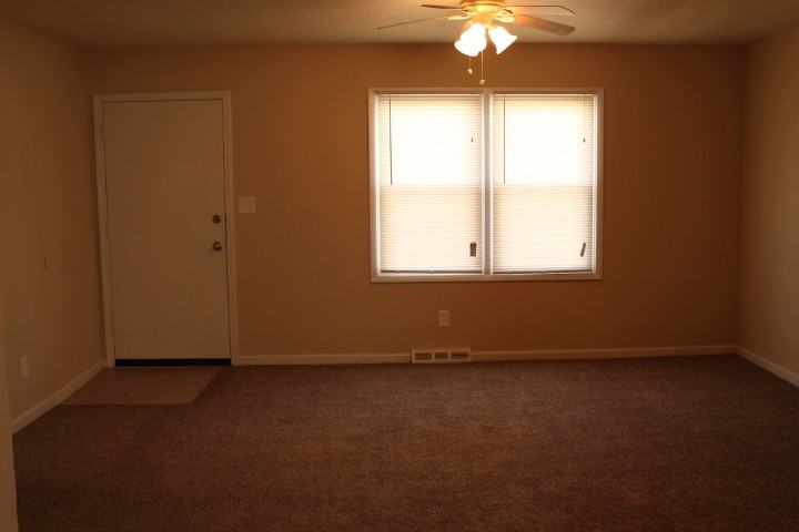 11317 Donnelly Ave - Photo 2 of 11