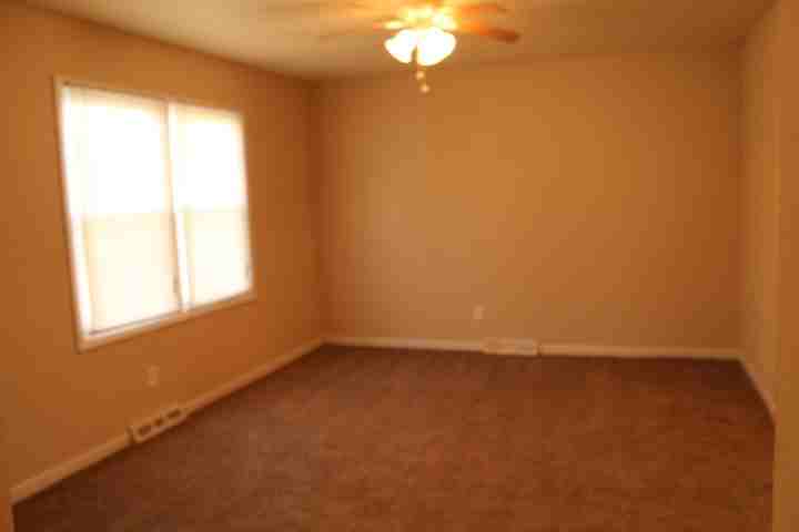 11317 Donnelly Ave - Photo 3 of 11