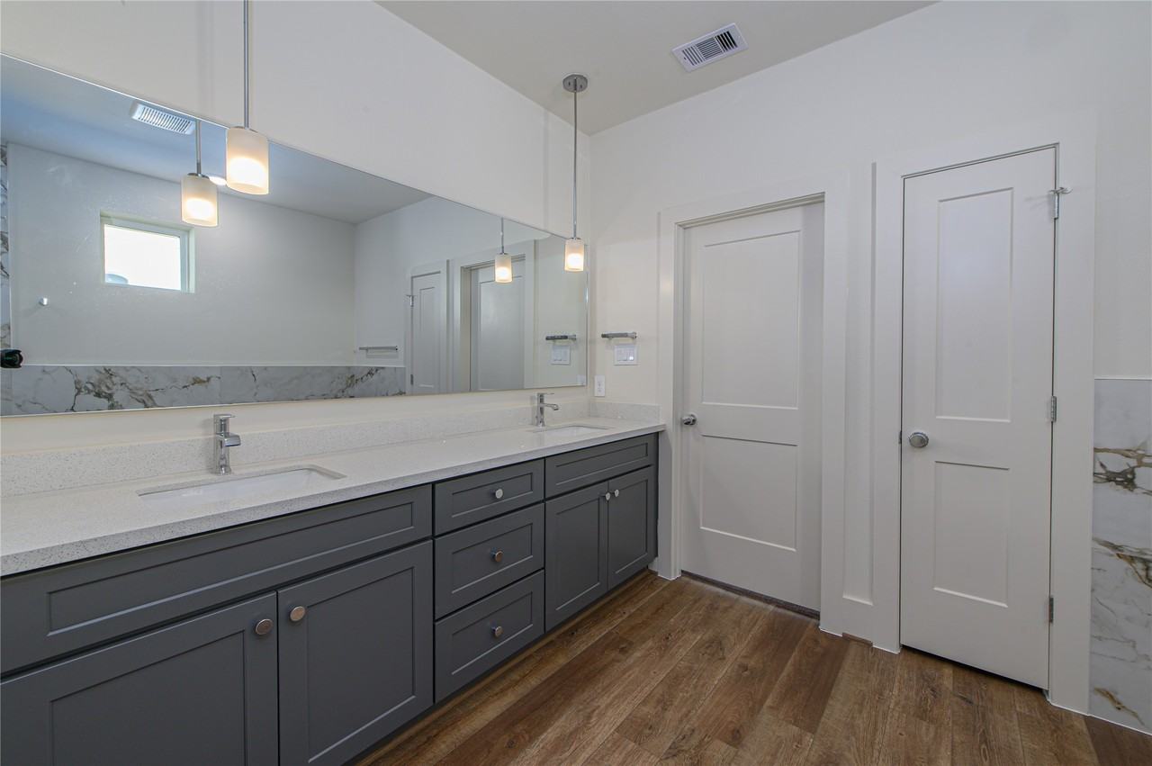 881 Rachel St #881B - Photo 5 of 30