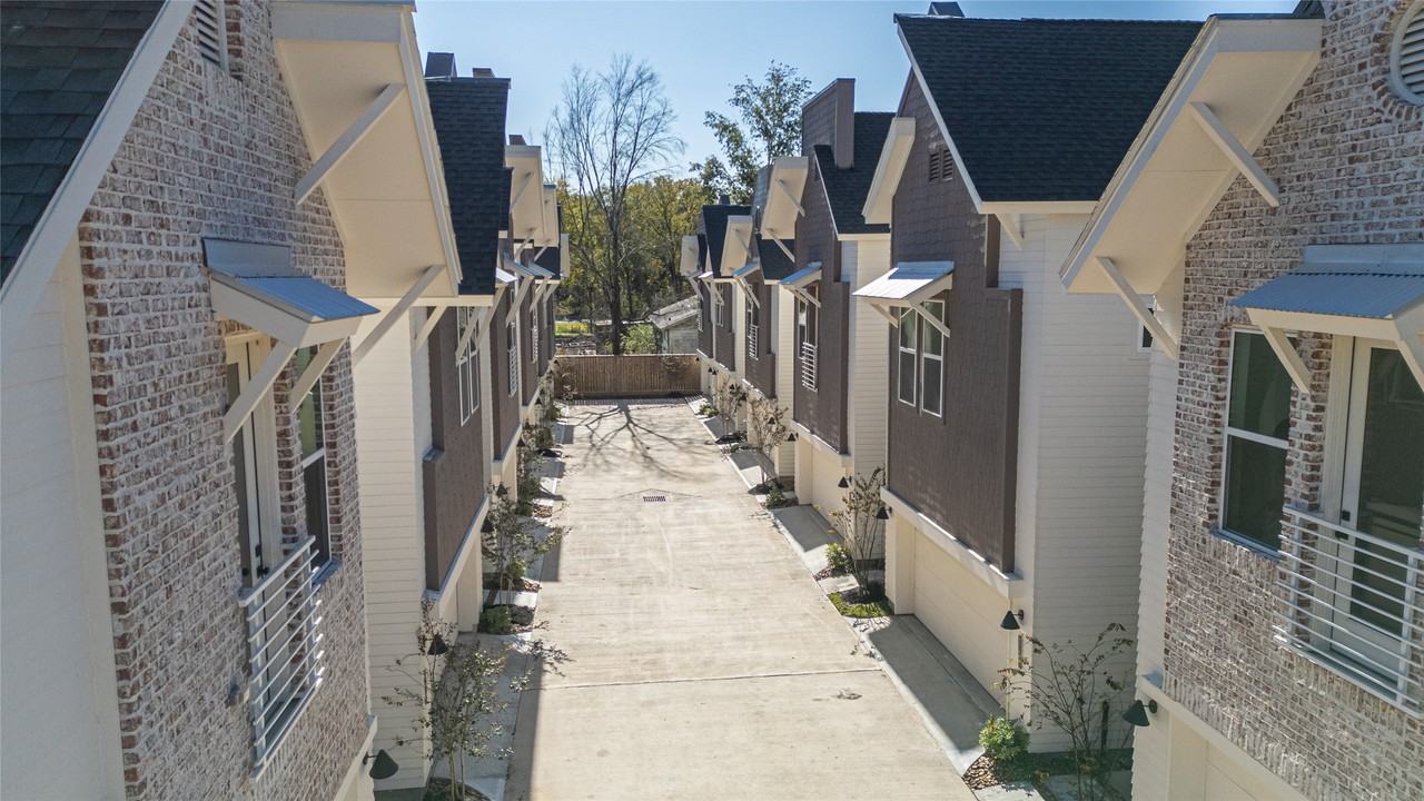 881 Rachel St #881B - Photo 7 of 30