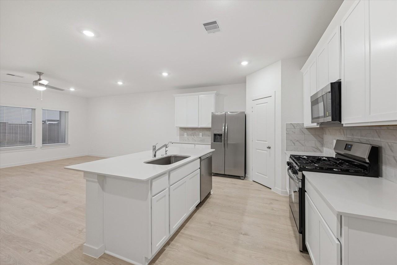 4127 Camden Lakes St #4127 - Photo 3 of 15