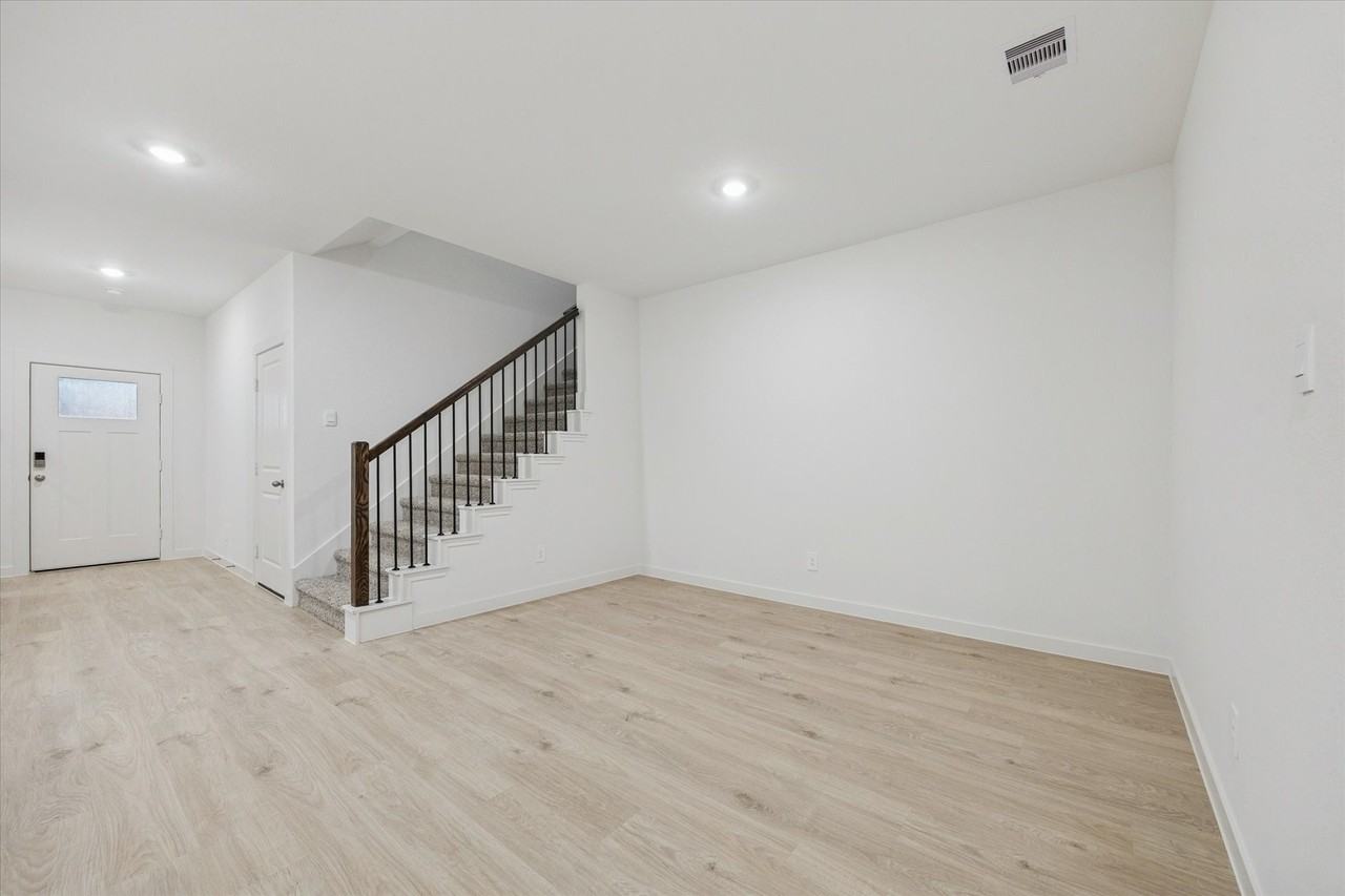 4127 Camden Lakes St #4127 - Photo 5 of 15