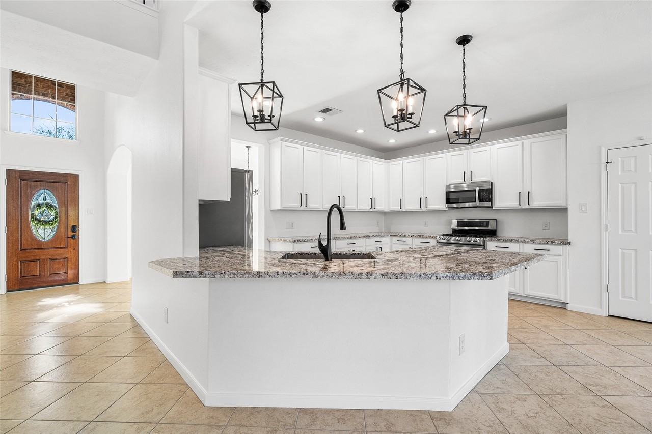 24518 Hamilton Mill Ct #24518 - Photo 6 of 27