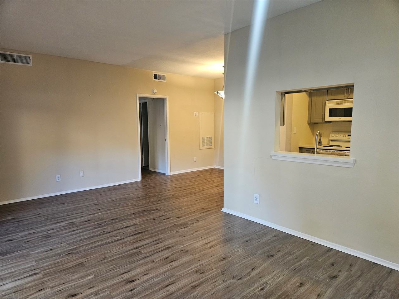 1915 Augusta Dr #1915-10 - Photo 2 of 5