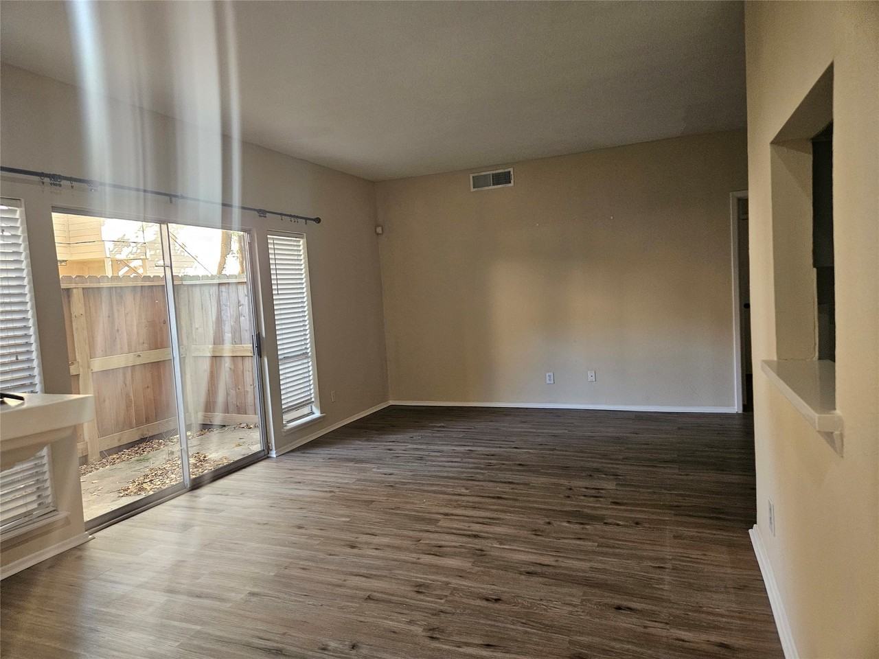 1915 Augusta Dr #1915-10 - Photo 3 of 5