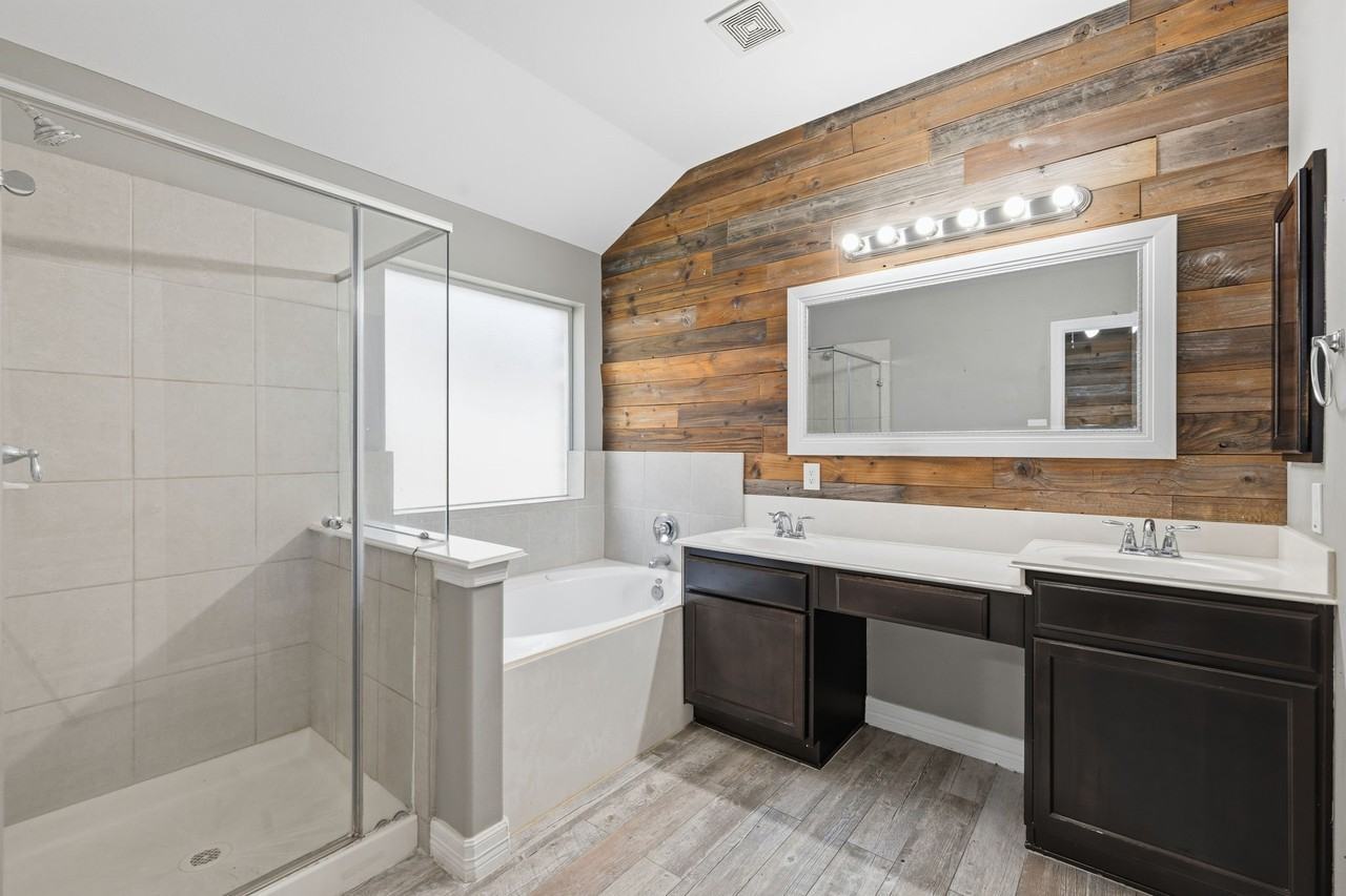 1715 Round Oak Ln #1715 - Photo 3 of 32