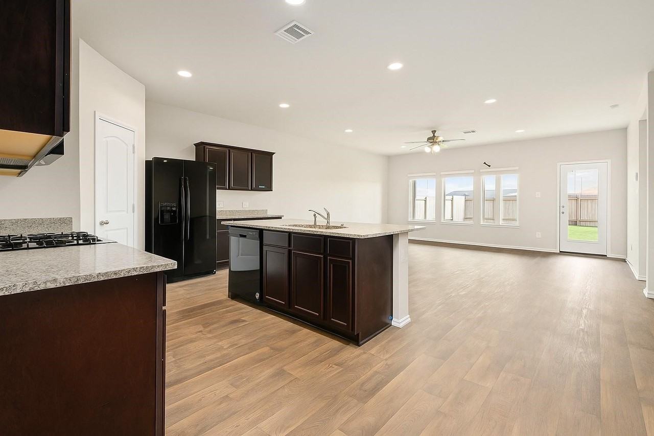 15422 Massey Forest Rd #15422 - Photo 7 of 18