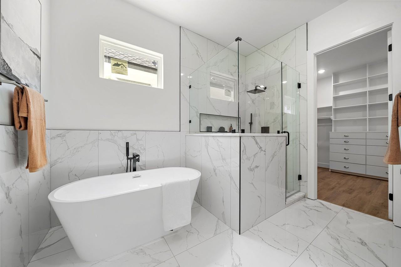 406 E 33rd St #406 - Photo 2 of 31