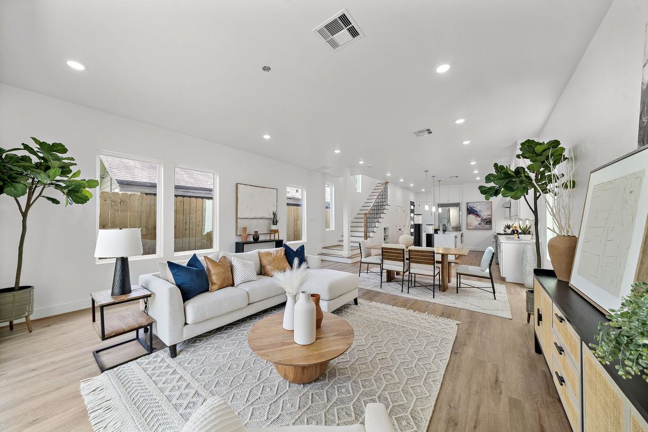 406 E 33rd St #406 - Photo 6 of 31