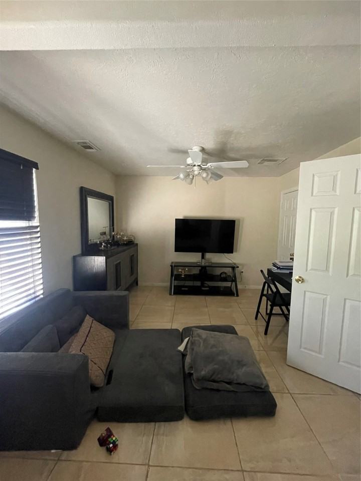 26864 Calgary Pointe Dr #26864 - Photo 4 of 23