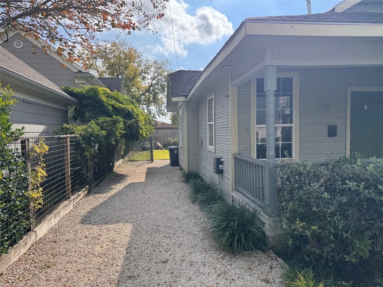 208 E 38th St #208 - Photo 7 of 22