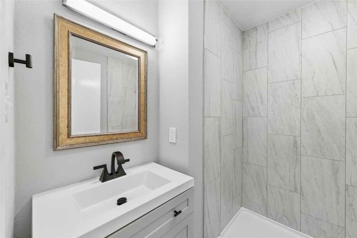 2618 Ektom Dr #2618B - Photo 4 of 30