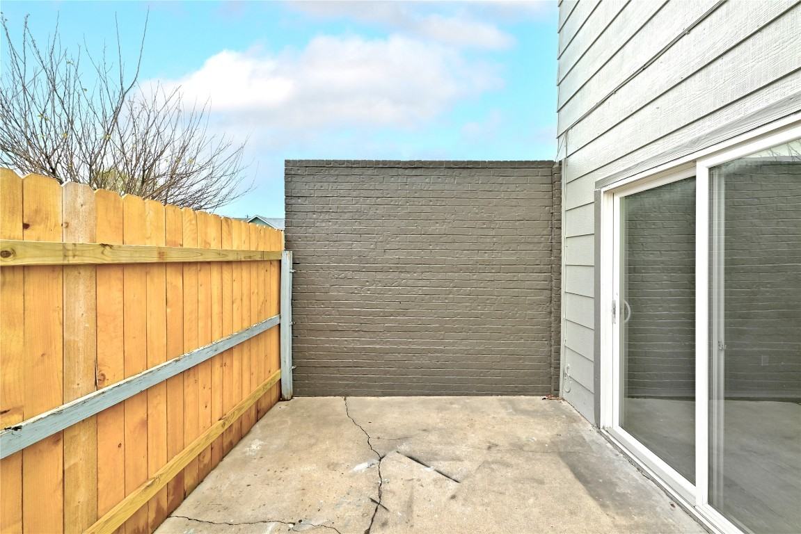 2618 Ektom Dr #2618B - Photo 5 of 30