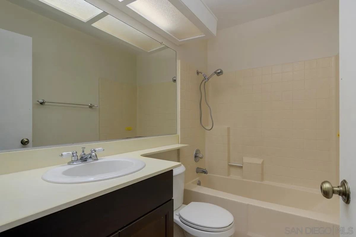 9444 Twin Trails Dr #9444-202 - Photo 5 of 30