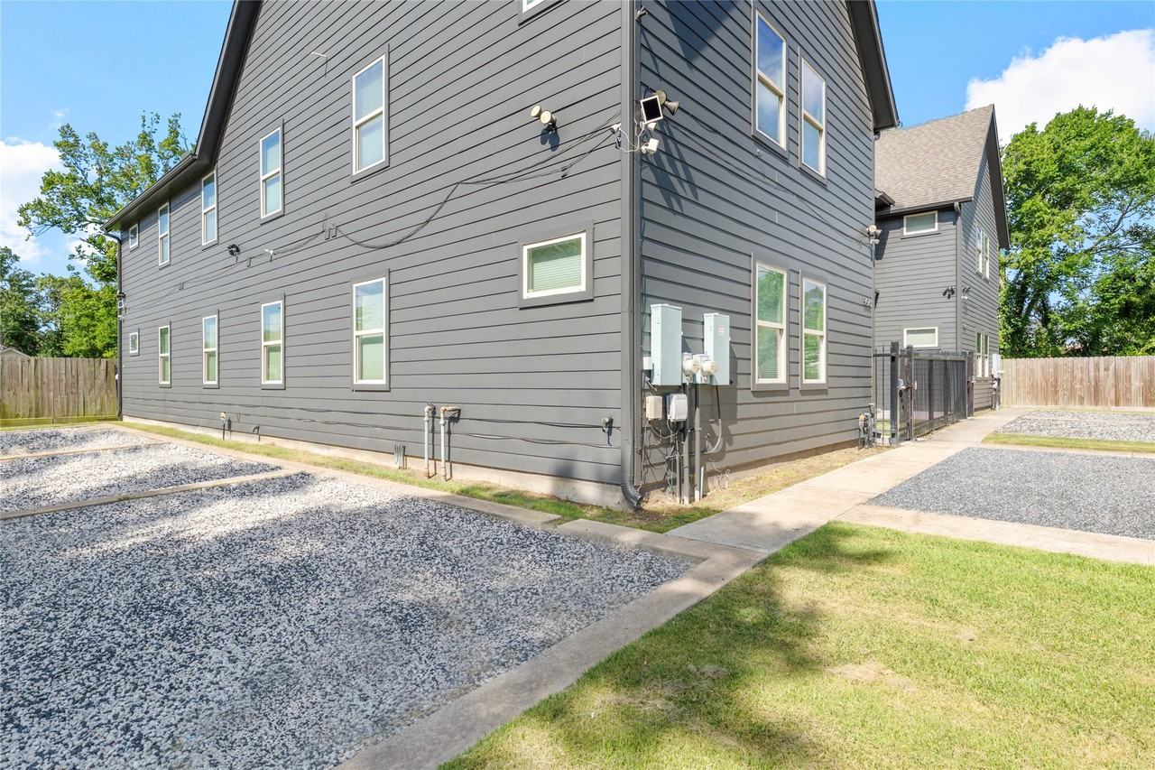 3424 Tuam St #3424 - Photo 2 of 42