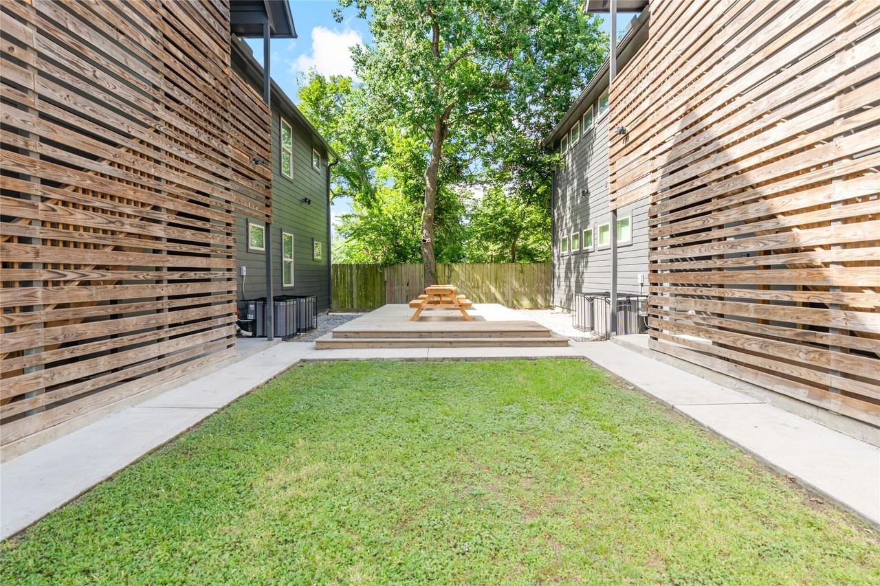 3424 Tuam St #3424 - Photo 4 of 42