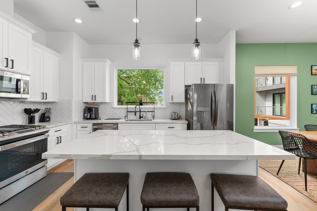 3030 Live Oak St #3030 - Photo 4 of 36