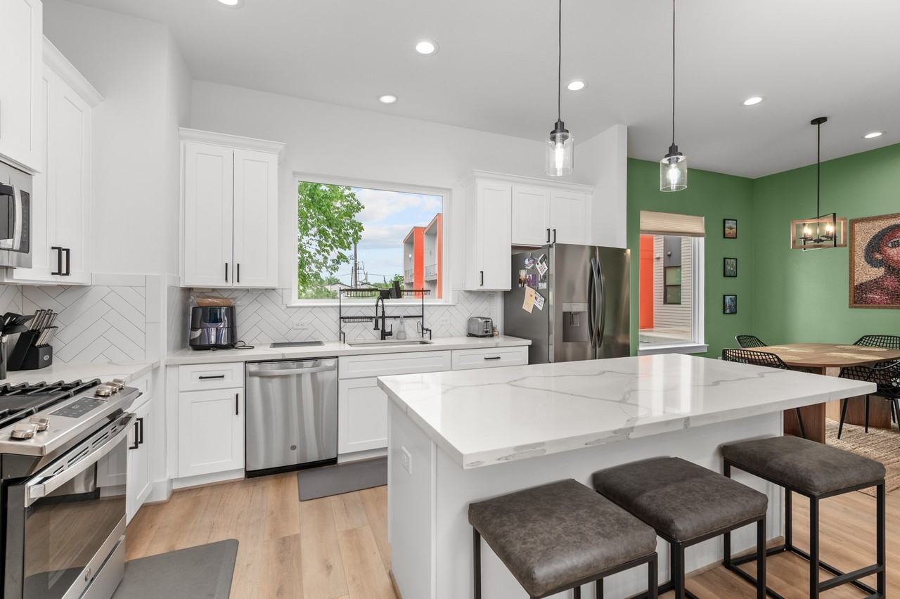 3030 Live Oak St #3030 - Photo 5 of 36