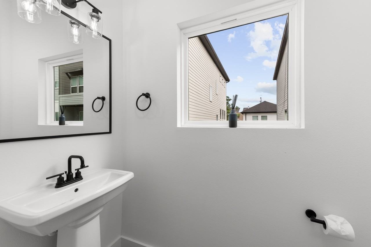 3030 Live Oak St #3030 - Photo 6 of 36