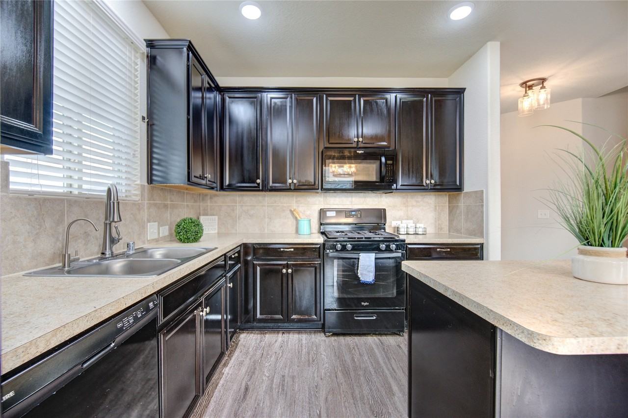 5027 Brewcastle Ln #5027 - Photo 3 of 42