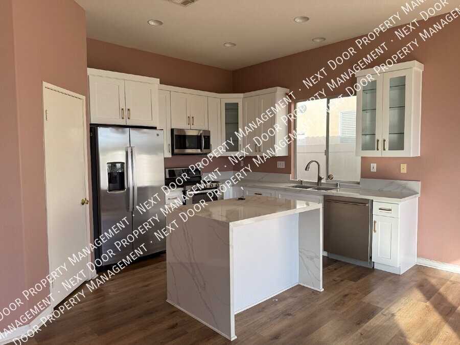 32771 Rovato St - Photo 2 of 6