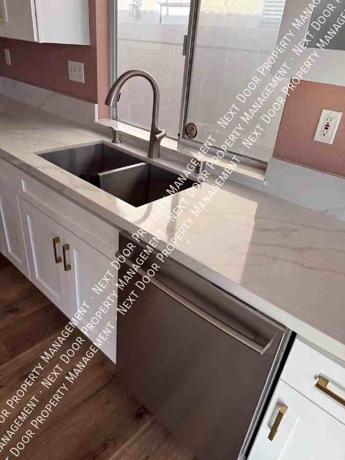 32771 Rovato St - Photo 3 of 6