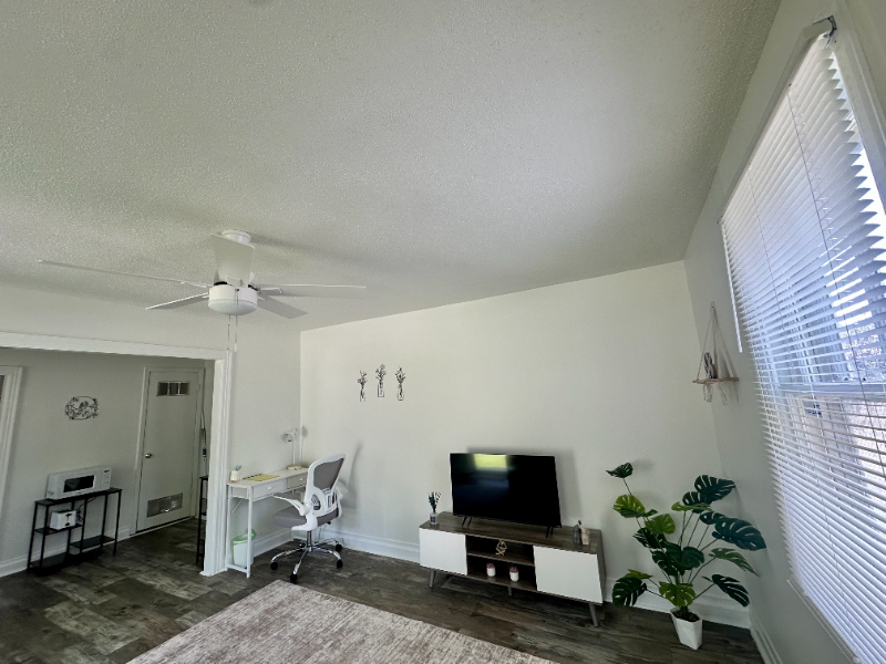 1917 Bragg St - Photo 4 of 39