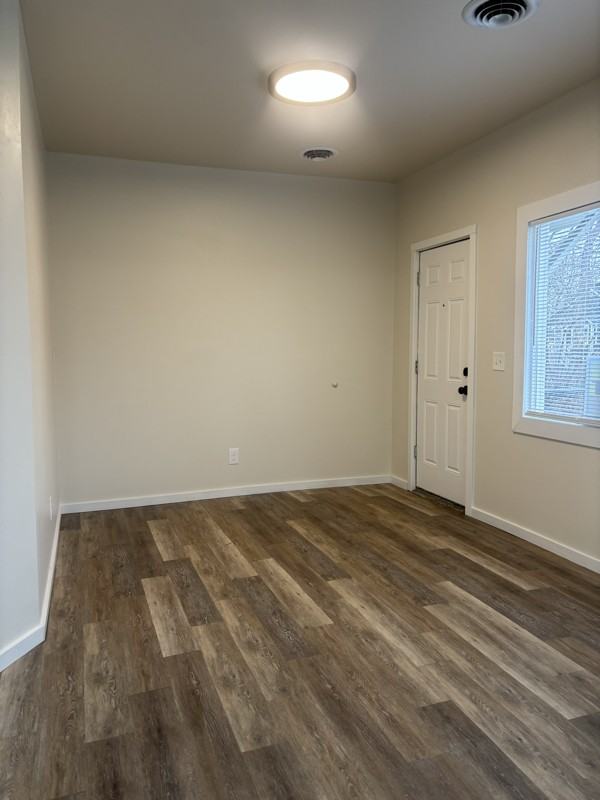 214 S 32nd St - Photo 3 of 8