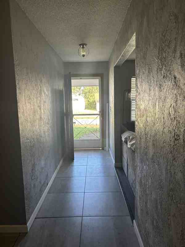 1317 N Shangri La Dr - Photo 2 of 14