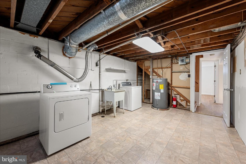 13719 Knowles St - Photo 4 of 20