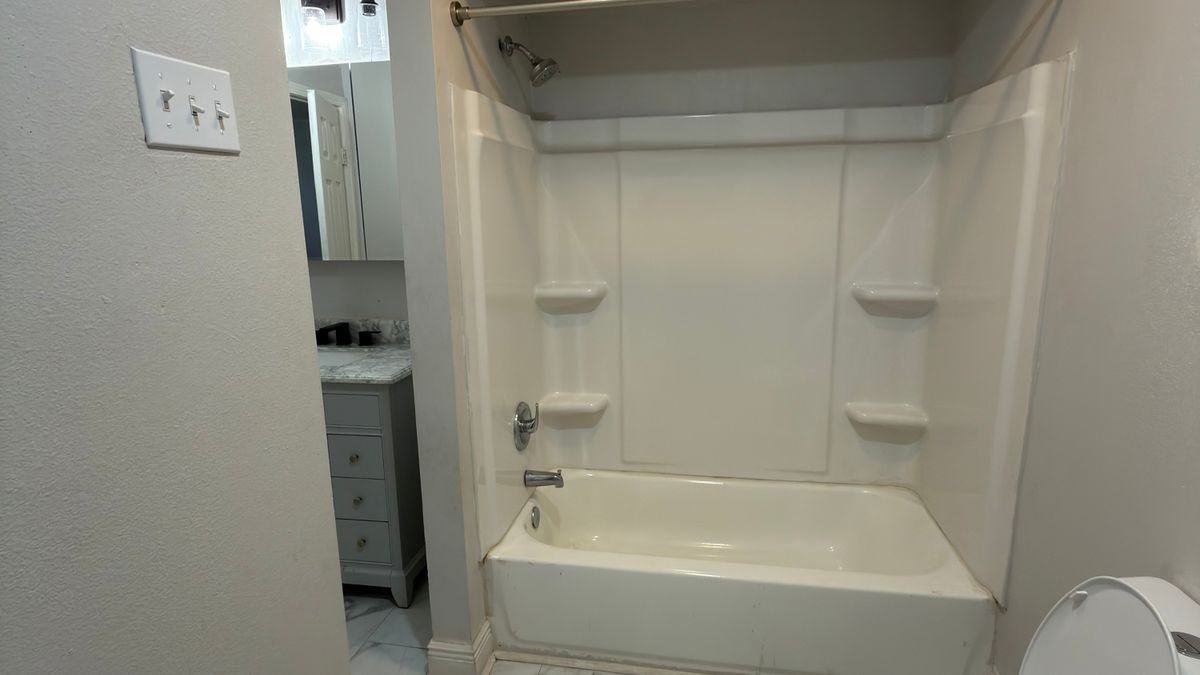 7042 Yorktown Dr - Photo 3 of 6